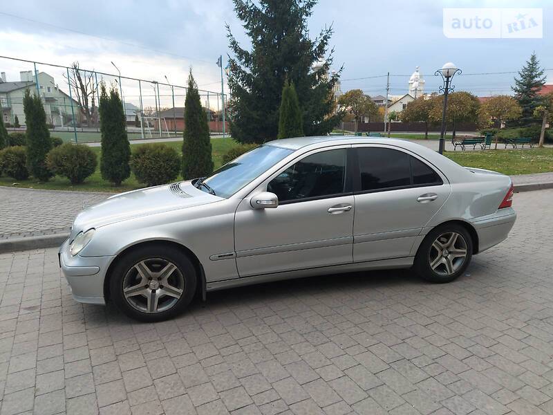 Седан Mercedes-Benz C-Class 2005 в Львові
