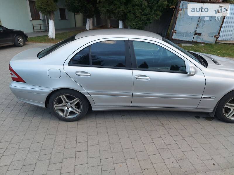 Седан Mercedes-Benz C-Class 2005 в Львові