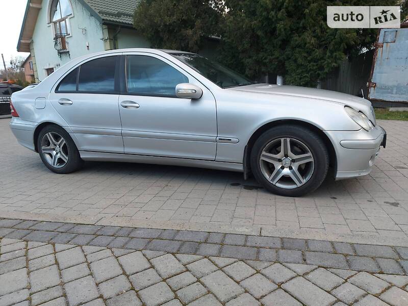 Седан Mercedes-Benz C-Class 2005 в Львові