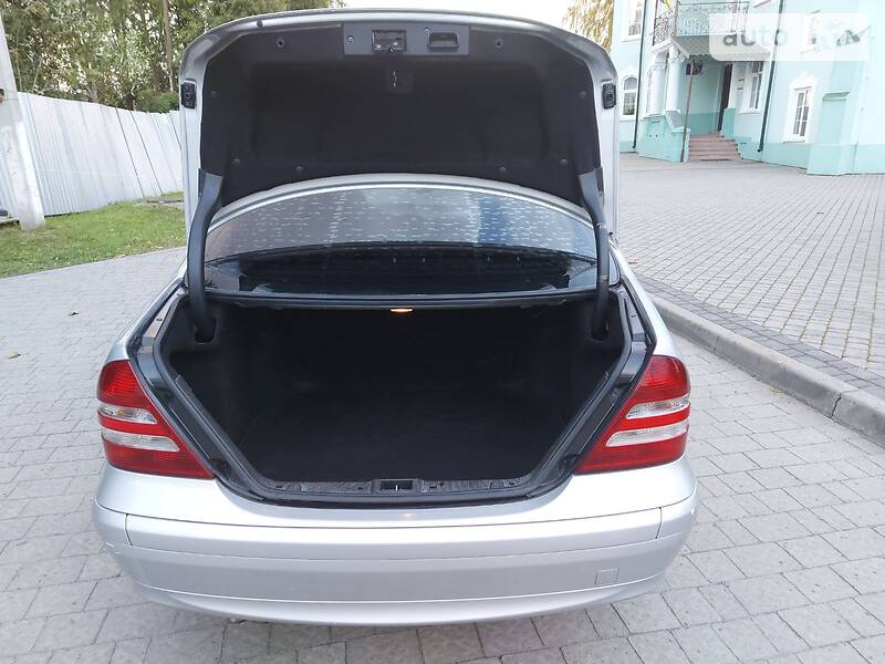 Седан Mercedes-Benz C-Class 2005 в Львові
