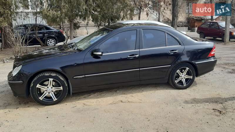 Седан Mercedes-Benz C-Class 2005 в Николаеве