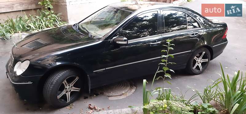 Седан Mercedes-Benz C-Class 2005 в Николаеве