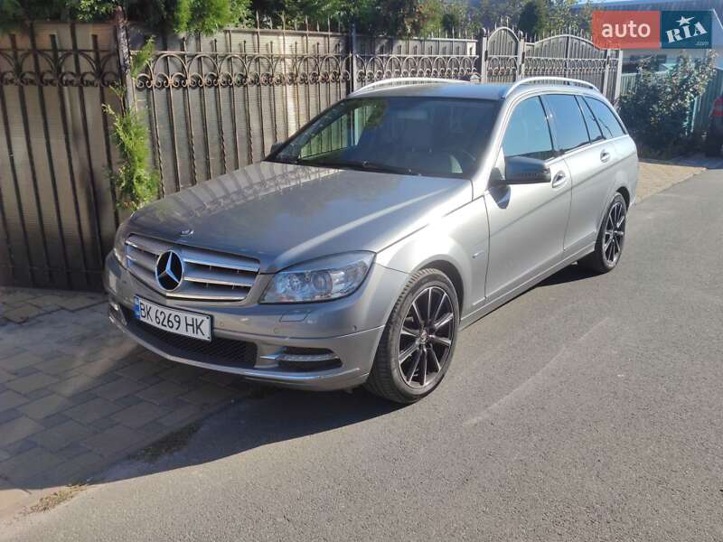 Універсал Mercedes-Benz C-Class 2011 в Києві
