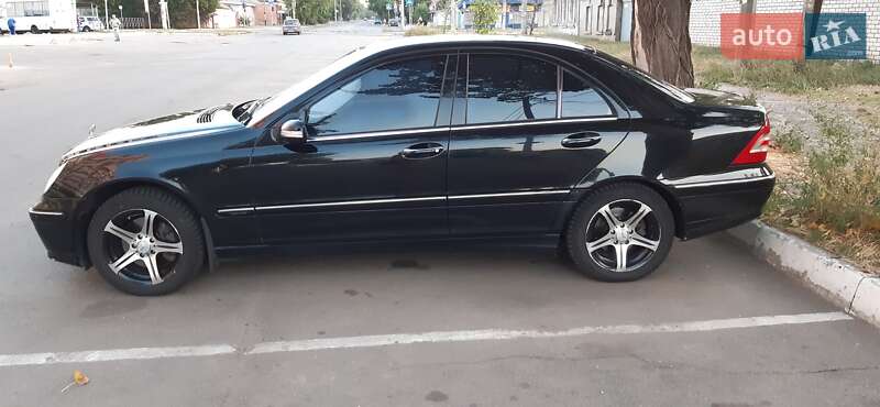 Седан Mercedes-Benz C-Class 2005 в Николаеве