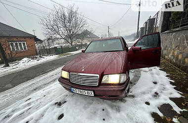 Седан Mercedes-Benz C-Class 2000 в Ужгороде