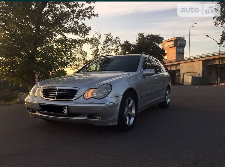 Универсал Mercedes-Benz C-Class 2004 в Киеве