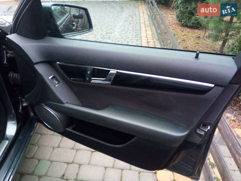 Універсал Mercedes-Benz C-Class 2010 в Снятині