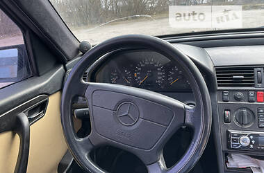 Седан Mercedes-Benz C-Class 1994 в Сумах