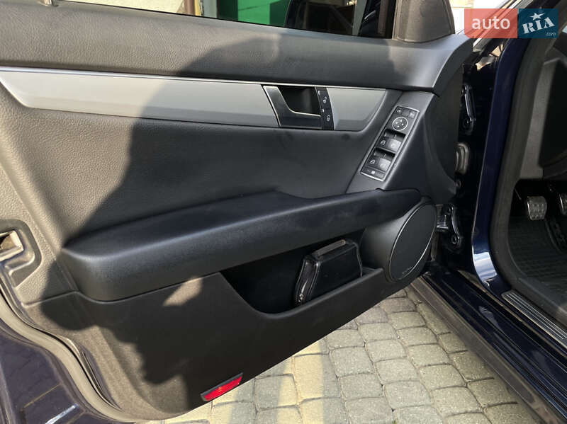 Универсал Mercedes-Benz C-Class 2011 в Львове