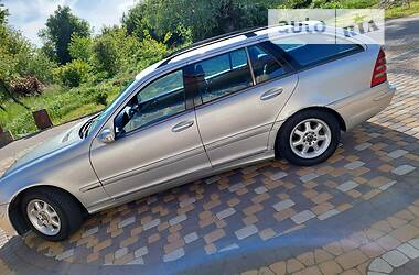 Універсал Mercedes-Benz C-Class 2002 в Чернівцях