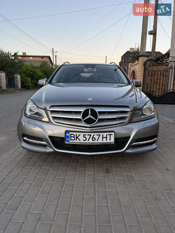 Універсал Mercedes-Benz C-Class 2011 в Луцьку
