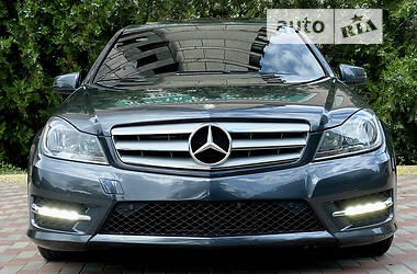 Седан Mercedes-Benz C-Class 2012 в Днепре