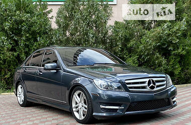 Седан Mercedes-Benz C-Class 2012 в Днепре