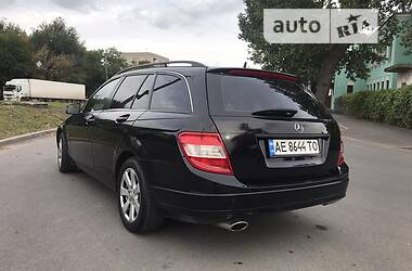 Универсал Mercedes-Benz C-Class 2010 в Днепре