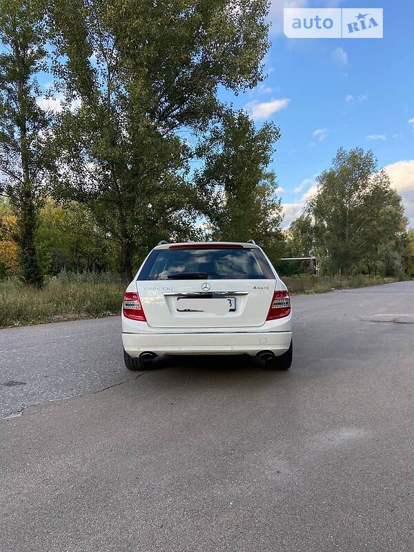 Седан Mercedes-Benz C-Class 2009 в Сумах