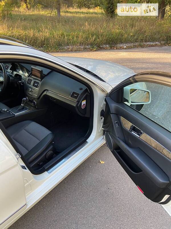 Седан Mercedes-Benz C-Class 2009 в Сумах
