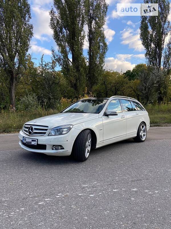 Седан Mercedes-Benz C-Class 2009 в Сумах
