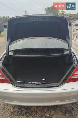 Седан Mercedes-Benz C-Class 2004 в Бершаді