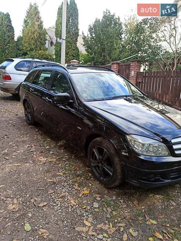 Универсал Mercedes-Benz C-Class 2010 в Черновцах