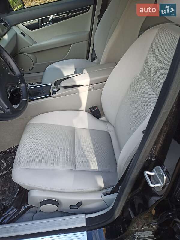 Универсал Mercedes-Benz C-Class 2010 в Черновцах