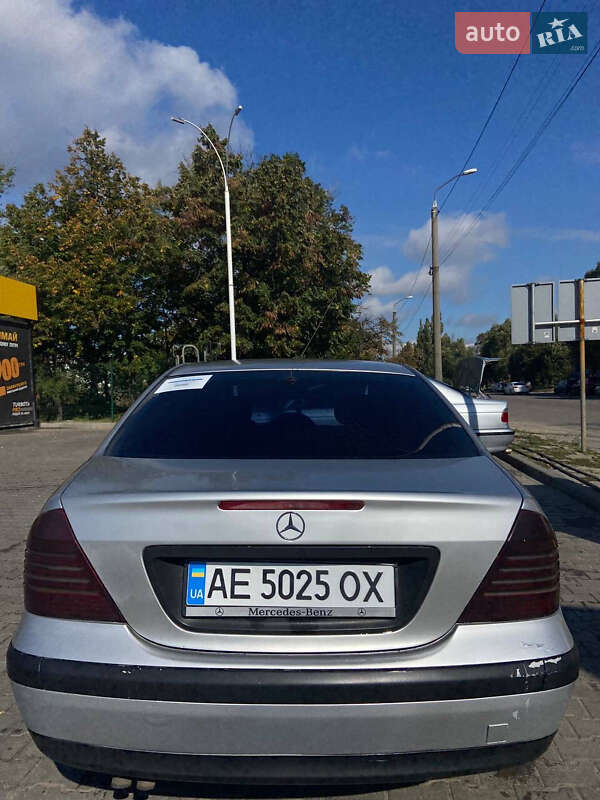 Седан Mercedes-Benz C-Class 2000 в Днепре