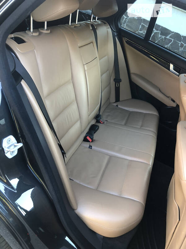 Універсал Mercedes-Benz C-Class 2011 в Львові