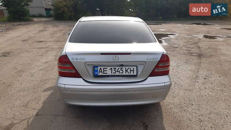 Седан Mercedes-Benz C-Class 2003 в Днепре