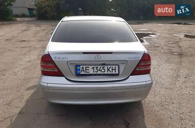 Седан Mercedes-Benz C-Class 2003 в Дніпрі