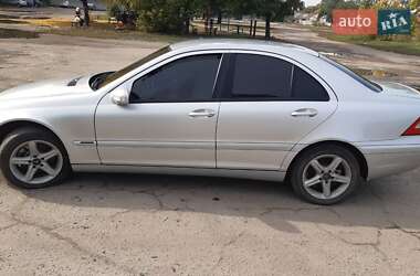 Седан Mercedes-Benz C-Class 2003 в Дніпрі