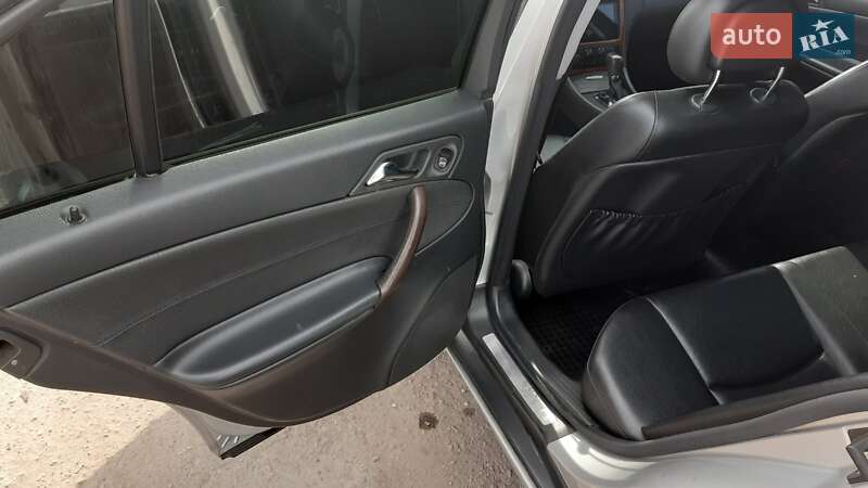 Седан Mercedes-Benz C-Class 2003 в Днепре