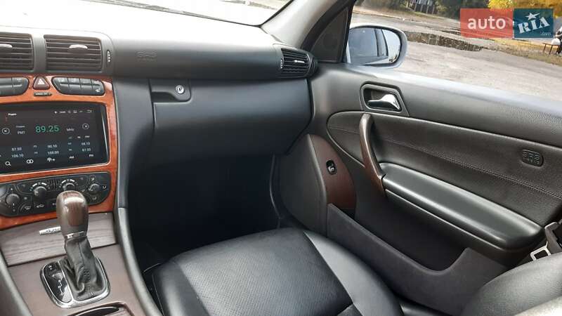 Седан Mercedes-Benz C-Class 2003 в Днепре