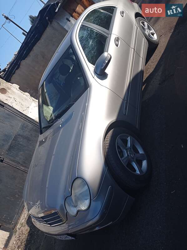 Седан Mercedes-Benz C-Class 2004 в Звягелі