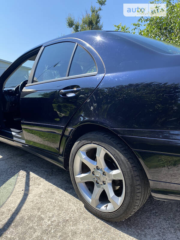 Седан Mercedes-Benz C-Class 2006 в Киеве