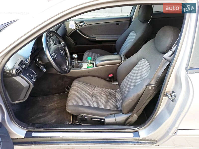 Седан Mercedes-Benz C-Class 2005 в Трускавці