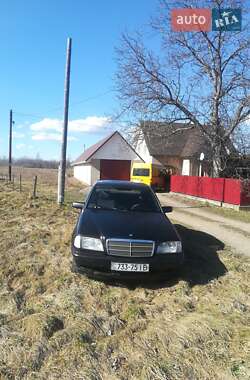 Седан Mercedes-Benz C-Class 1994 в Вижнице