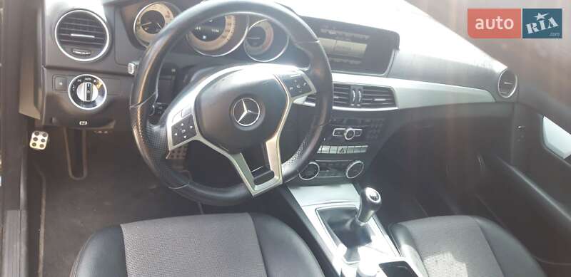 Седан Mercedes-Benz C-Class 2013 в Черновцах