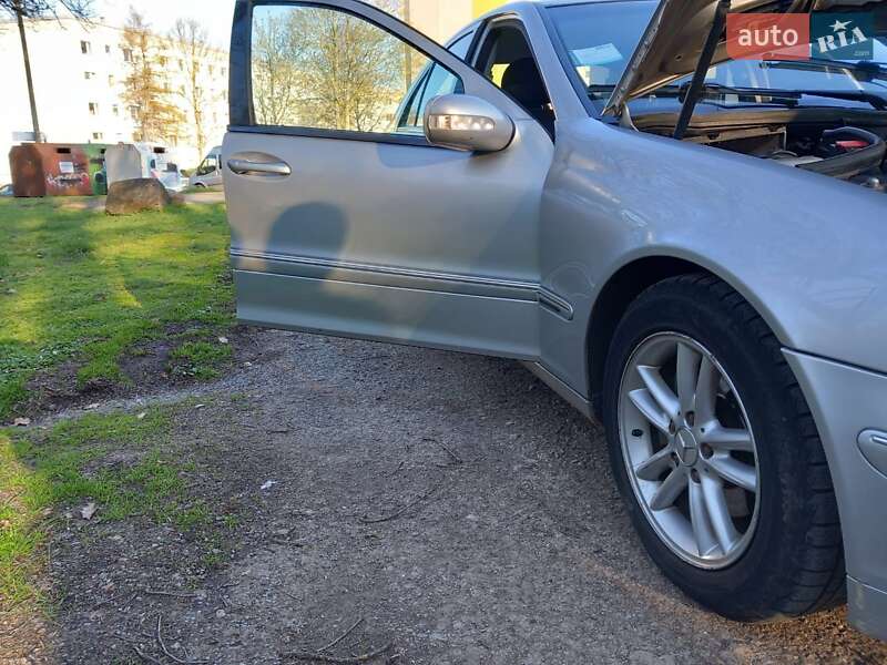 Седан Mercedes-Benz C-Class 2003 в Запорожье