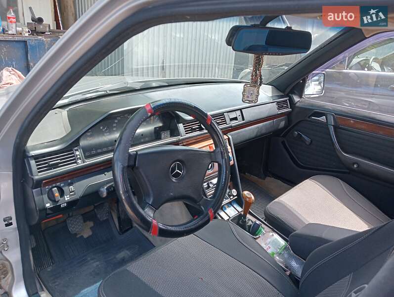 Седан Mercedes-Benz C-Class 1988 в Одессе