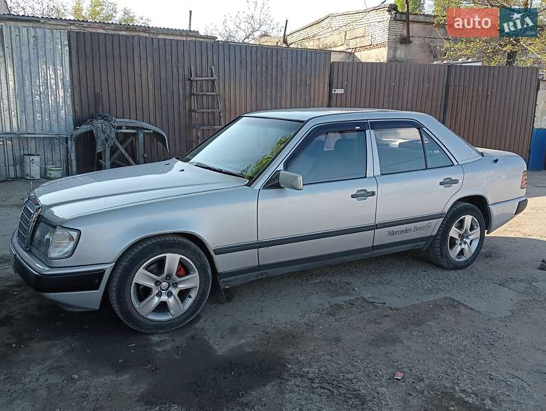 Седан Mercedes-Benz C-Class 1988 в Одессе