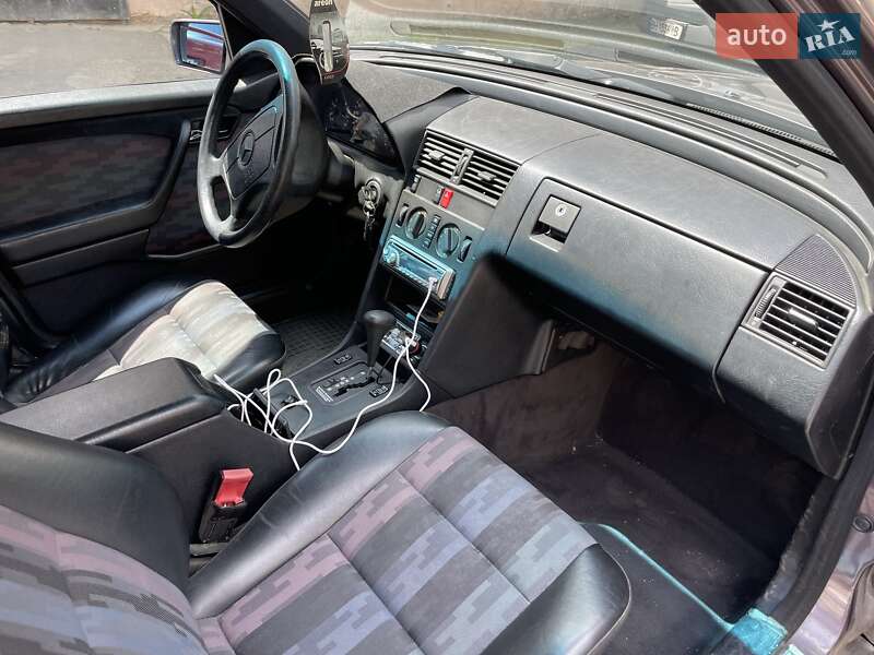 Седан Mercedes-Benz C-Class 1994 в Одессе