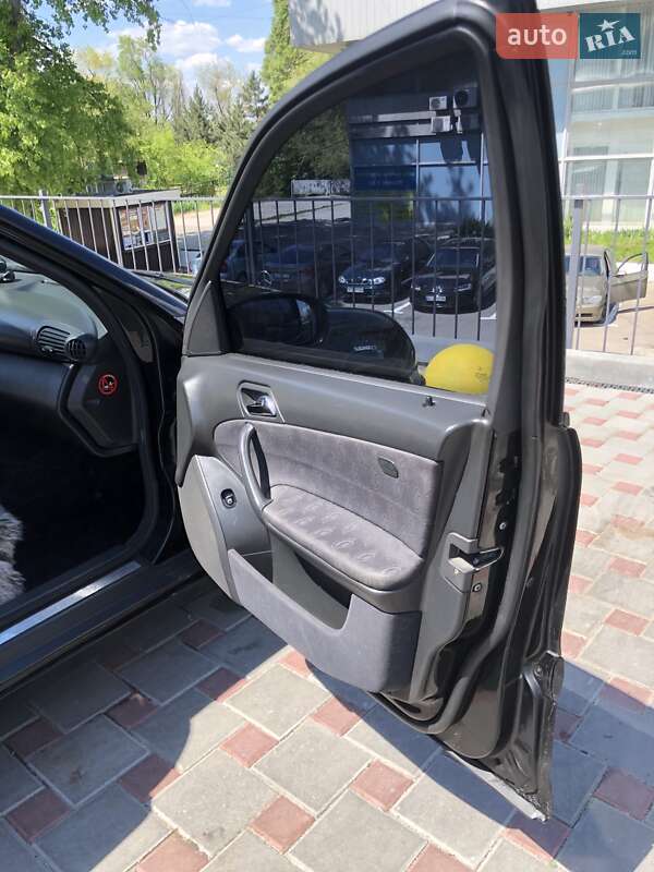 Седан Mercedes-Benz C-Class 2001 в Запорожье
