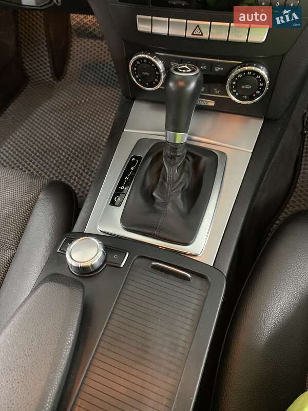Седан Mercedes-Benz C-Class 2012 в Житомире
