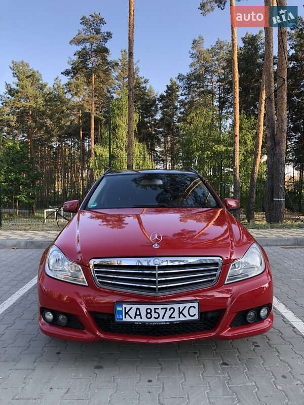 Универсал Mercedes-Benz C-Class 2013 в Киеве