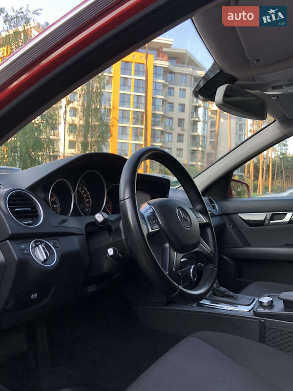 Универсал Mercedes-Benz C-Class 2013 в Киеве