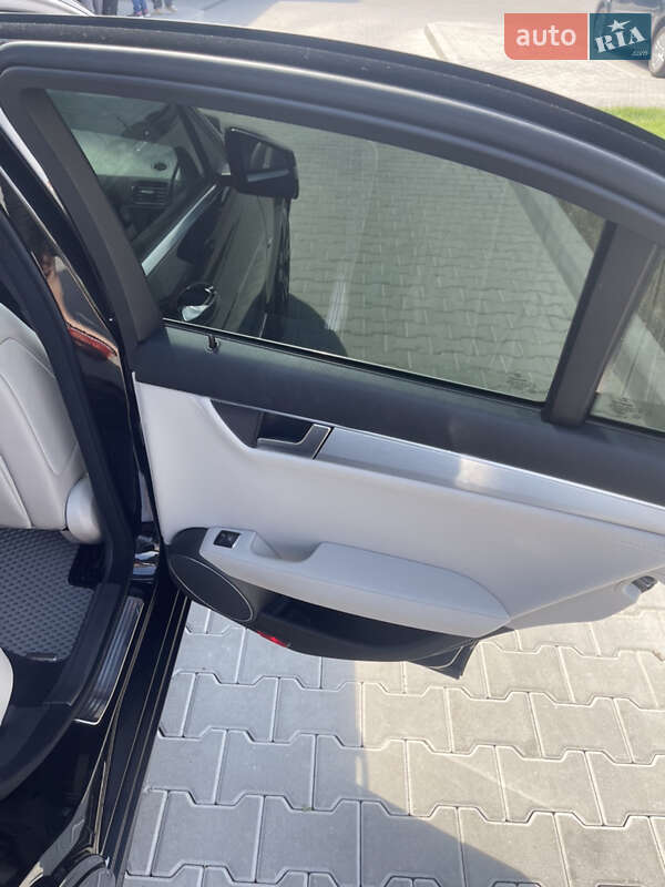 Седан Mercedes-Benz C-Class 2010 в Тернополі