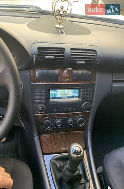 Седан Mercedes-Benz C-Class 2005 в 