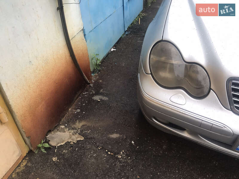 Универсал Mercedes-Benz C-Class 2001 в Киеве