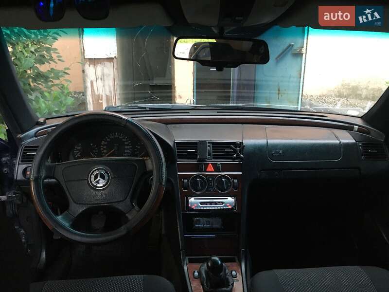 Седан Mercedes-Benz C-Class 1995 в Хмельницком