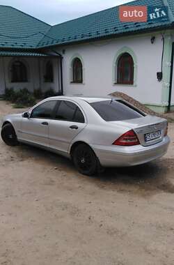 Седан Mercedes-Benz C-Class 2002 в Черновцах