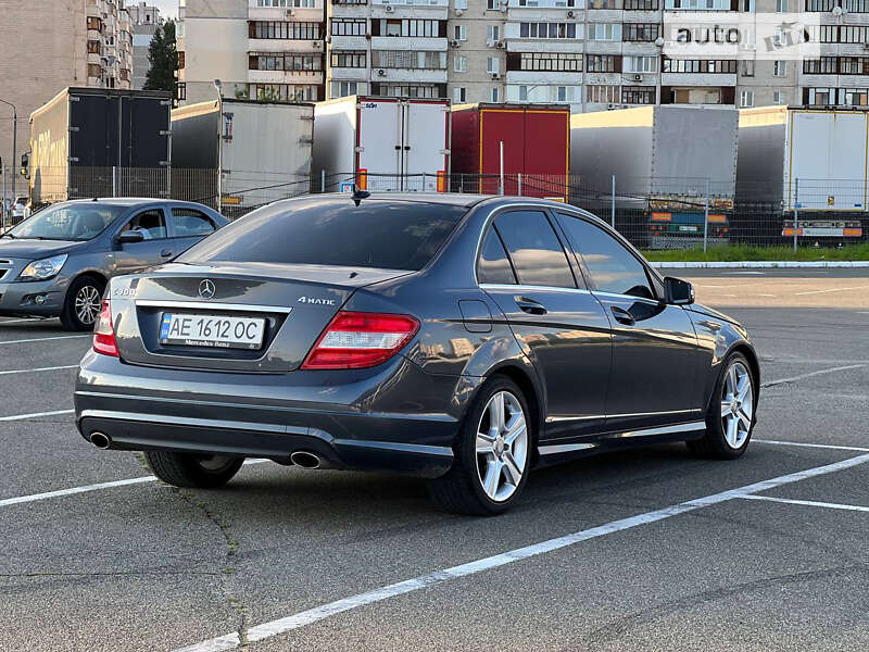 Седан Mercedes-Benz C-Class 2010 в Киеве